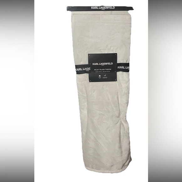 Karl Lagerfeld Paris White Milky Plush Throw Blanket 60 x 70 inches Brand New - Picture 2 of 8
